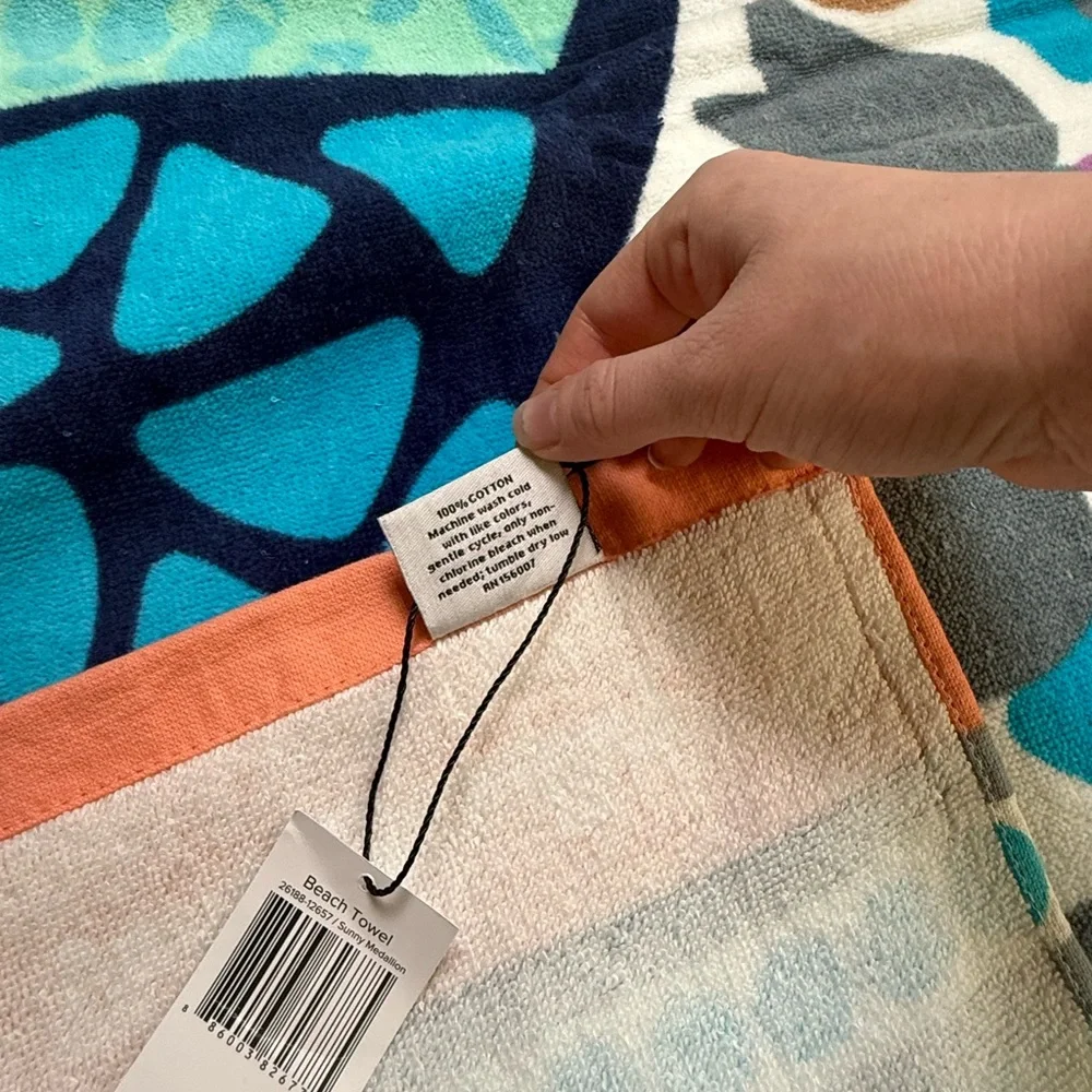NWT Vera Bradley Sunny Medallion Beach Towel Retired Pattern